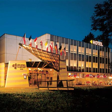 Hotel U Tri Lvu チェスケー・ブジェヨヴィツェ エクステリア 写真