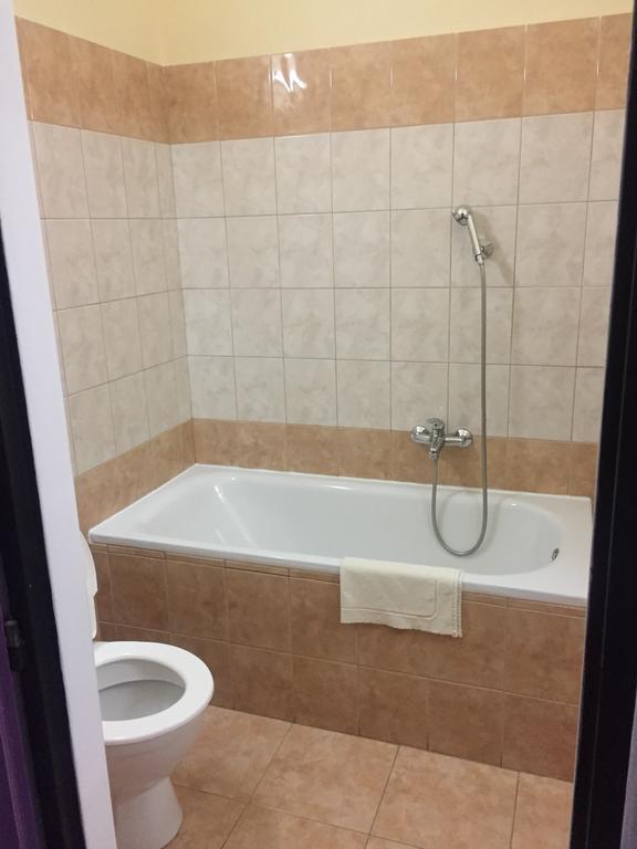 Hotel U Tri Lvu チェスケー・ブジェヨヴィツェ エクステリア 写真
