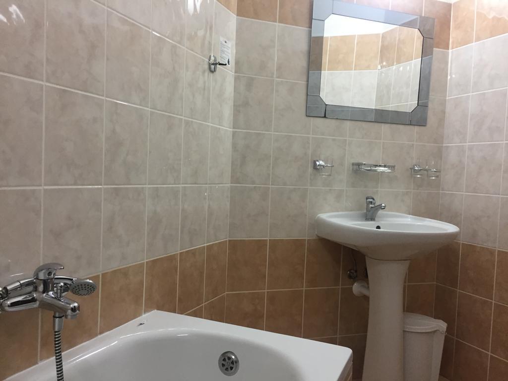 Hotel U Tri Lvu チェスケー・ブジェヨヴィツェ エクステリア 写真